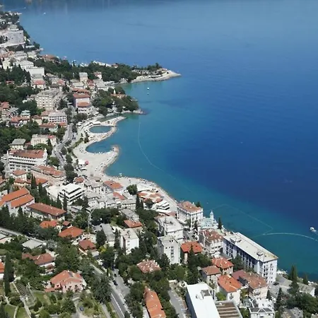 In With Sea View, Terrace, Air Conditioning, Wi-fi Apartman *
