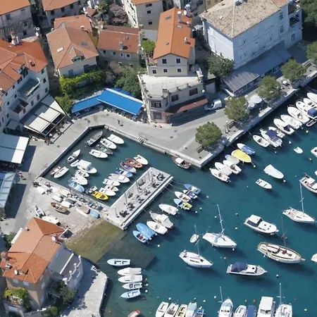 In With Sea View, Terrace, Air Conditioning, Wi-fi Apartman *